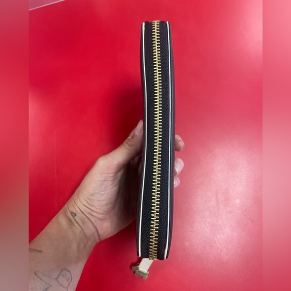 Radley London Elegant Black Zip Wallet - Picture 8 of 9